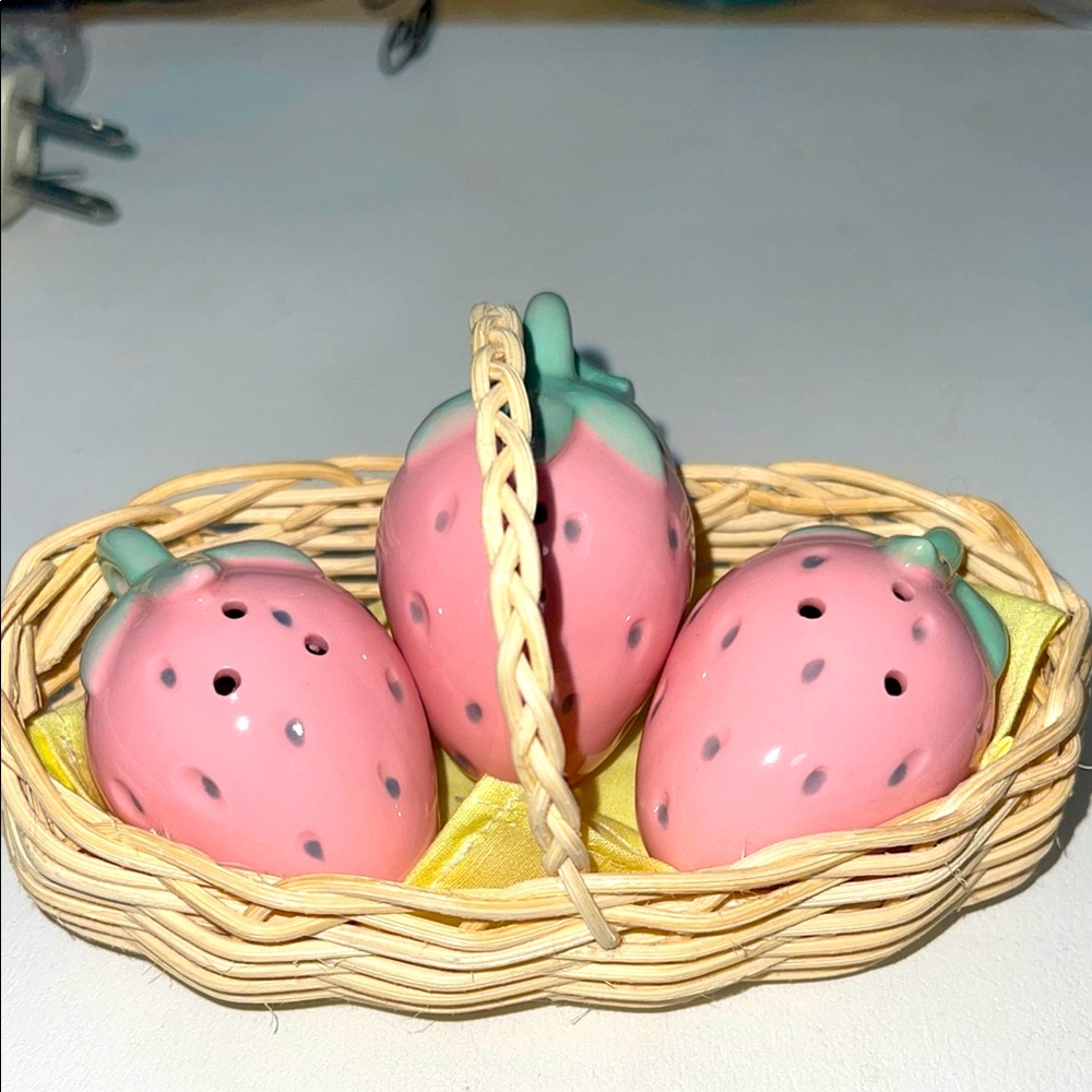Vintage Strawberry - Salt,  Pepper & sugar Shakers in Basket